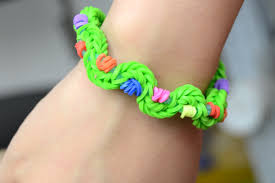 How to make rubber band bracelets